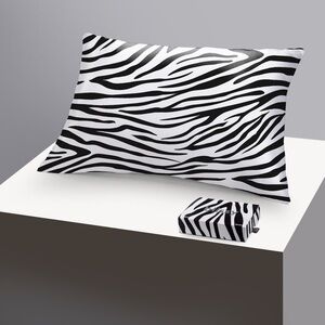 Blissy • NWOT Silk Pillow case